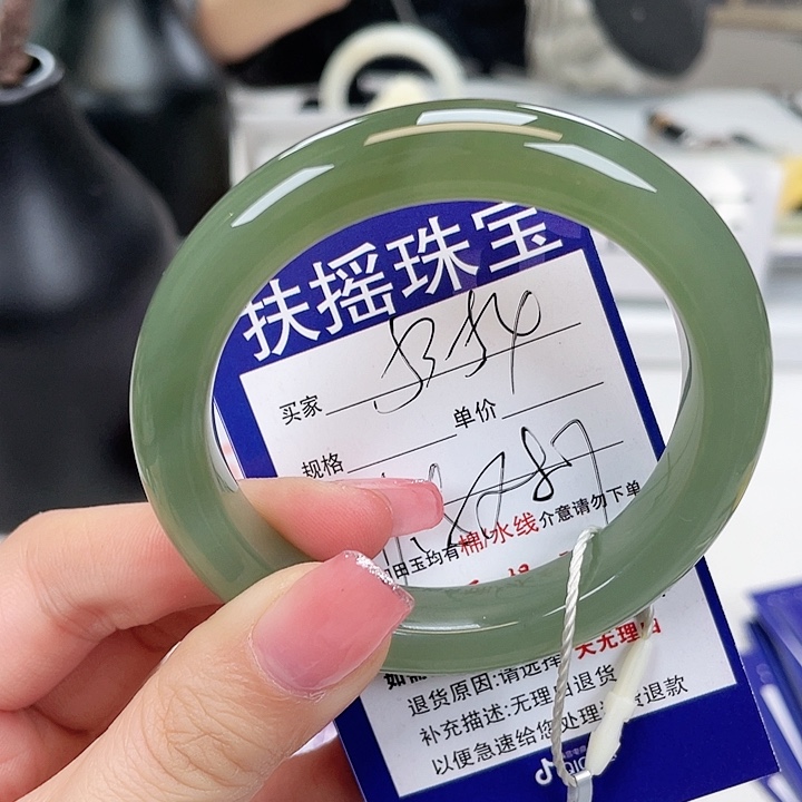 和田玉手镯未镶嵌