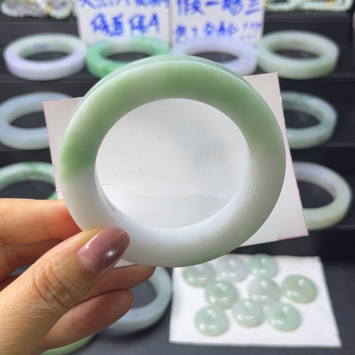 定制翡翠未镶嵌手镯