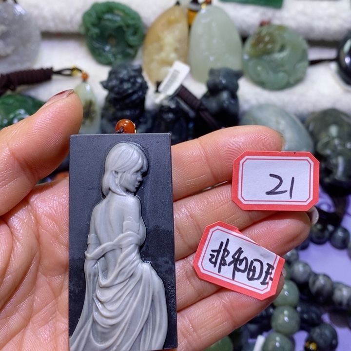 和田玉边角料未镶嵌清**酒