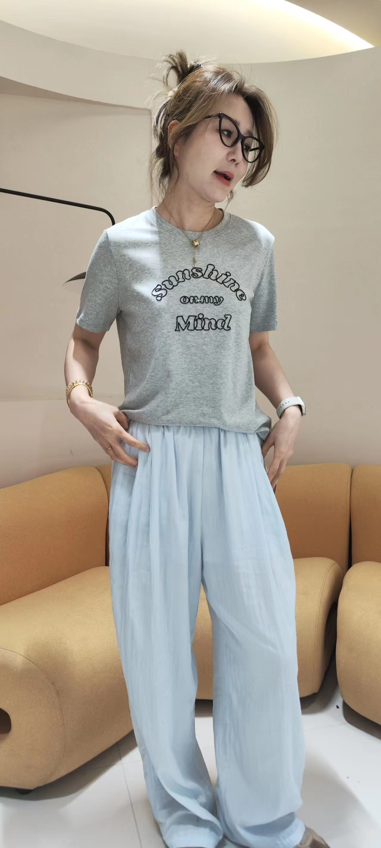 邹先森25877-29杭州高品质品牌时尚百搭蕾丝拼接后背镂空设计T恤