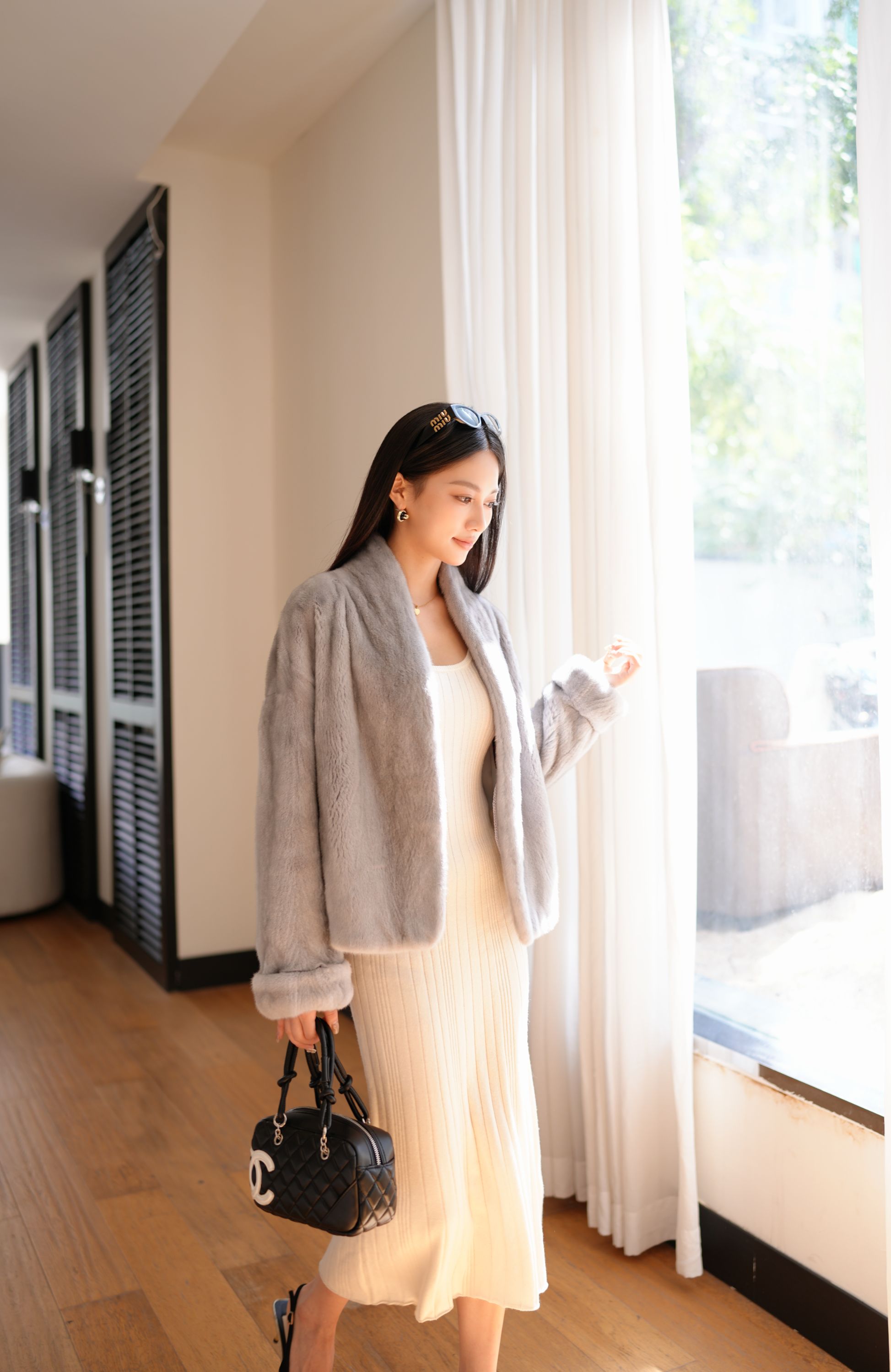 「留洋千金」新款V领本色气质紫金天鹅绒水貂皮草外套女显瘦腕袖C60