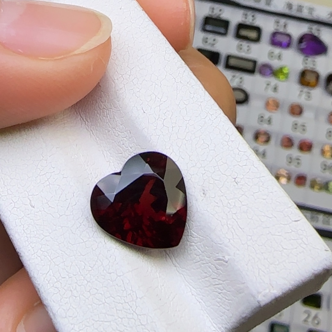 珠宝半成品未镶嵌石榴石天然5.95克拉
