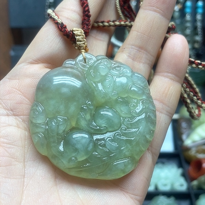 未镶嵌蛇纹石玉颈饰