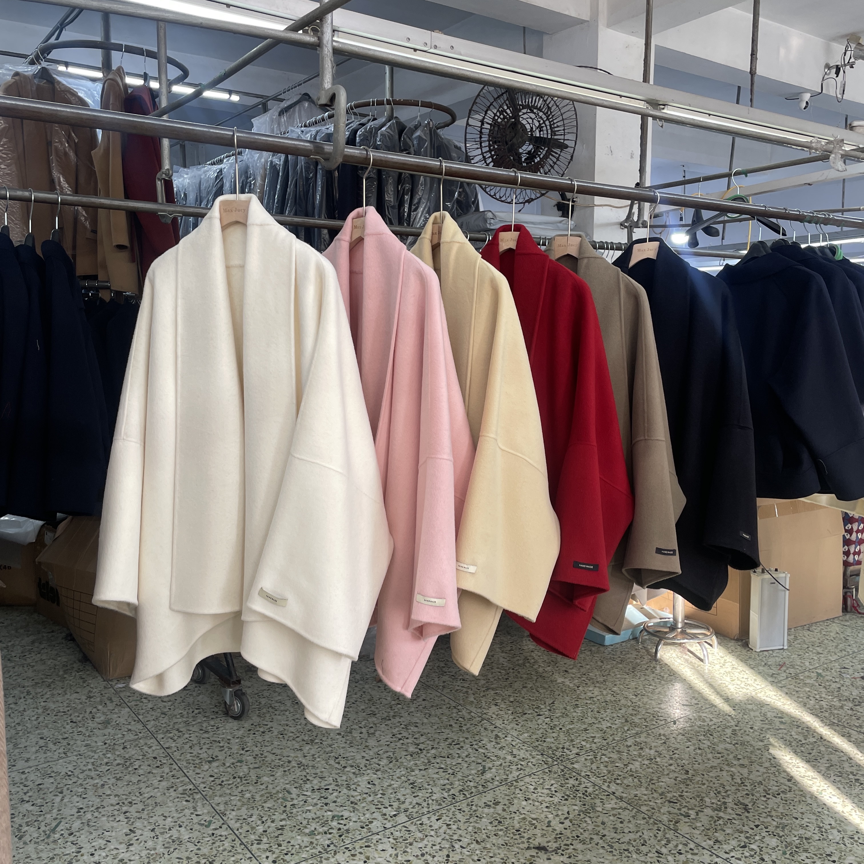 韩城往事25年秋冬新款糖果色宽松青果领斗篷羊毛大衣女