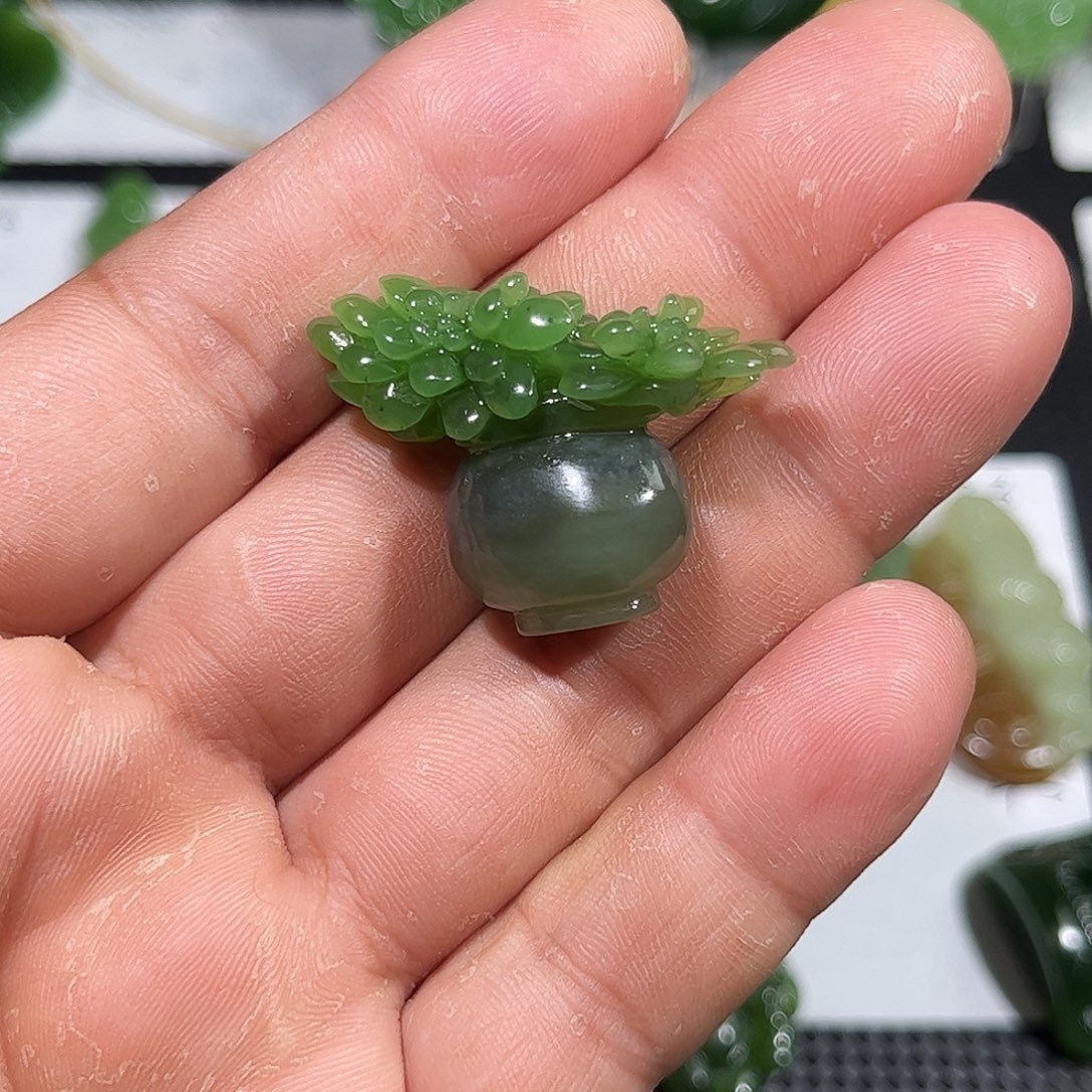 逝***年和田玉未镶嵌颈饰