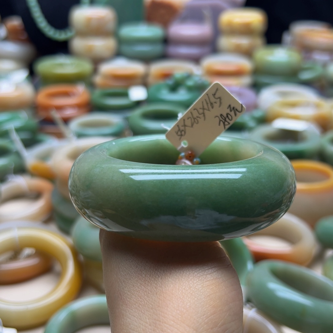 *****石英岩玉手镯未镶嵌