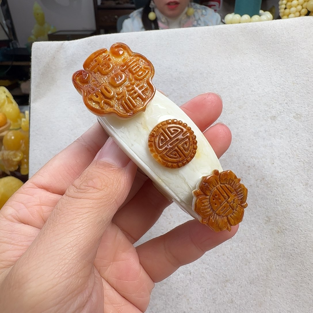 孤***雨蜜蜡未镶嵌珠宝奇石有瑕疵