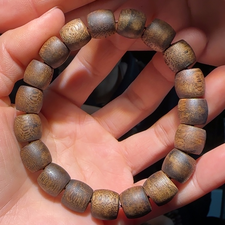 沉香手串乌身圆叶鼓珠1.1手串11克+