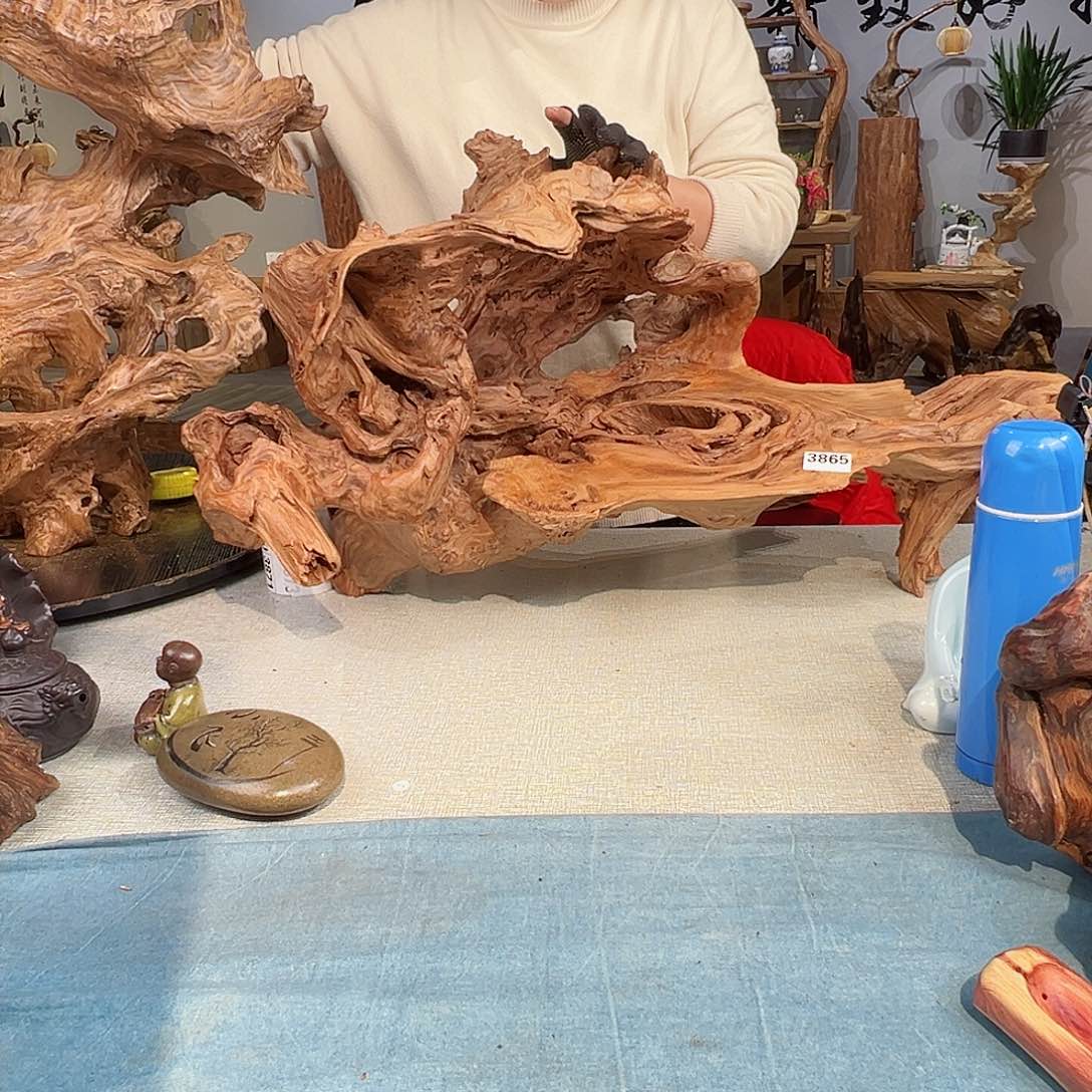 木门*3865 uvhhhghvgvhggg