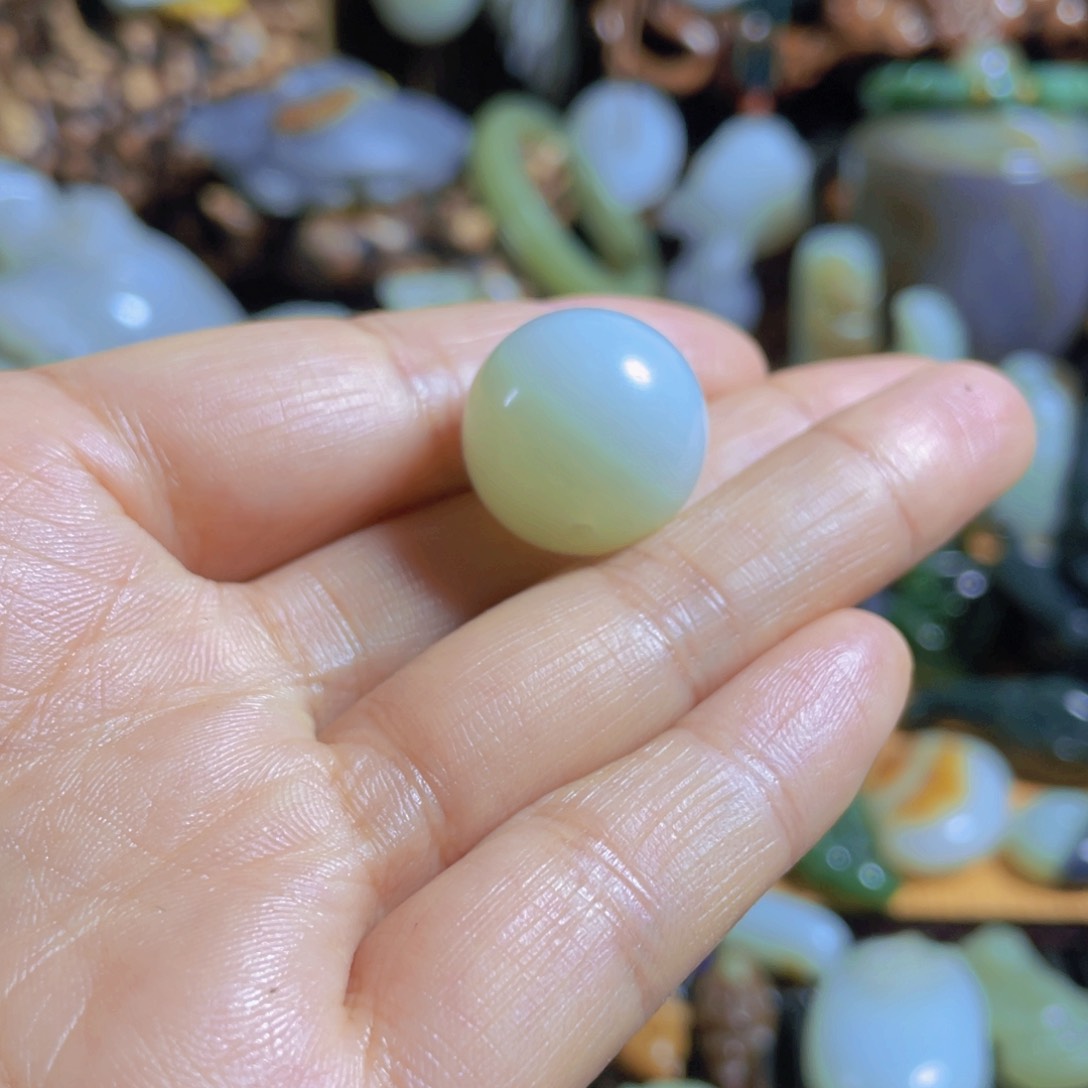 和田玉珠子未镶嵌兰****?