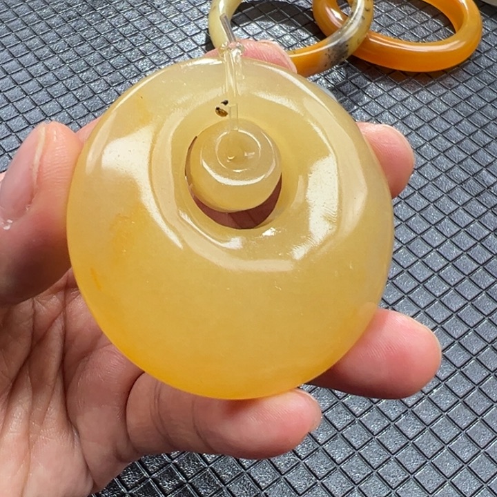 石英质玉（黄龙玉）颈饰未镶嵌