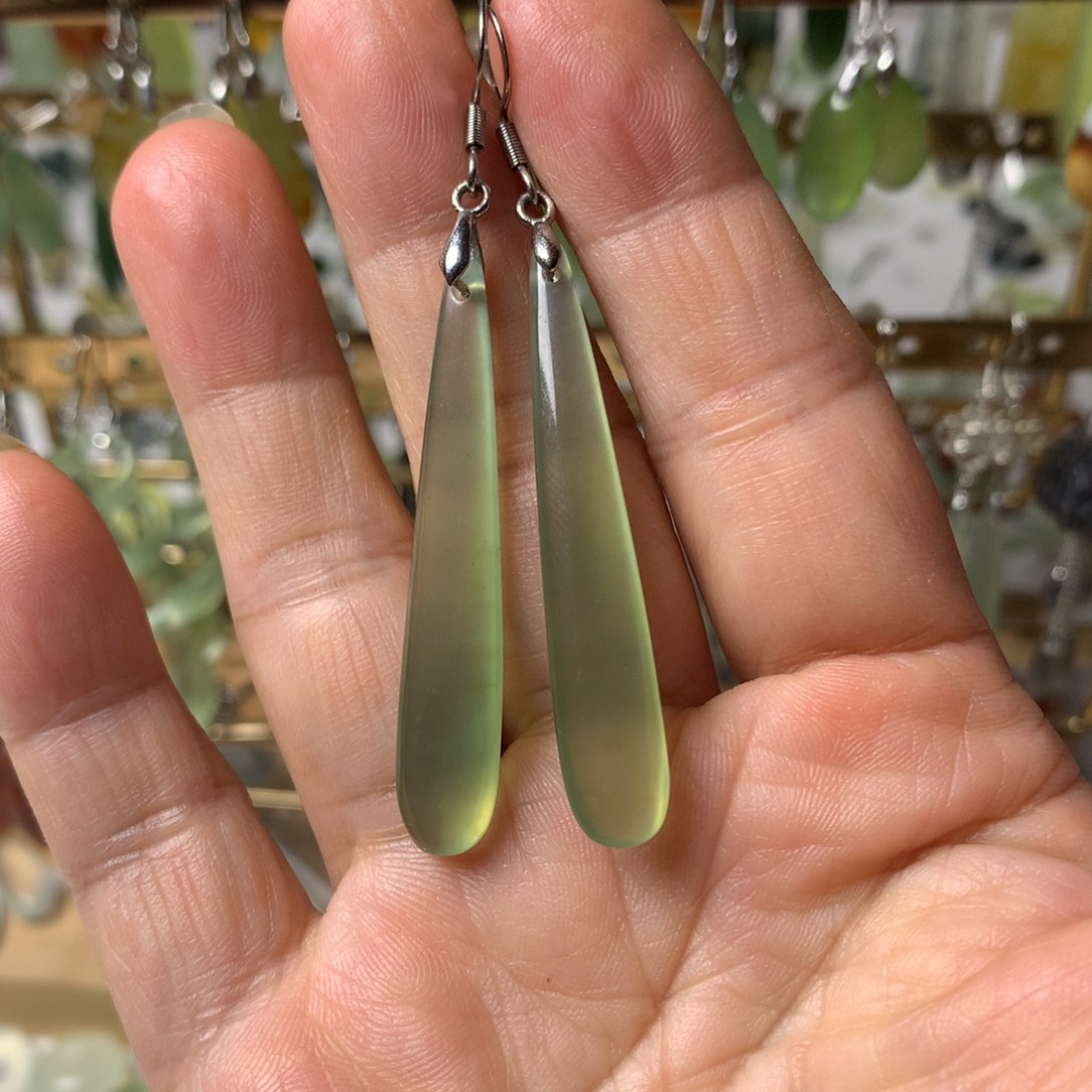 蛇纹石玉未镶嵌耳坠