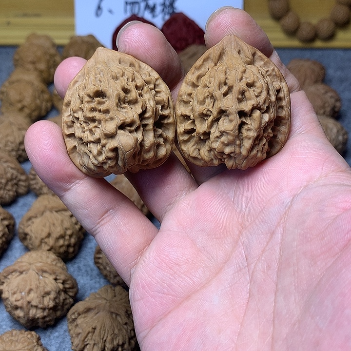 把件文玩核桃麒麟纹王勇官帽白茬