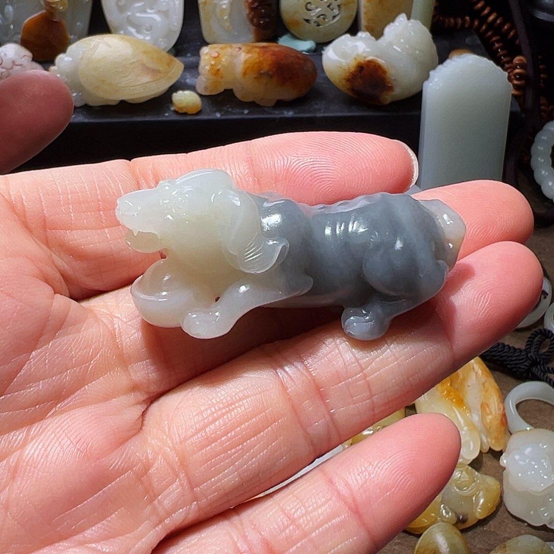 和田玉颈饰未镶嵌三***王