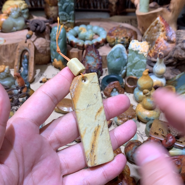 岫岩河磨玉（透闪石质玉）挂件未镶嵌