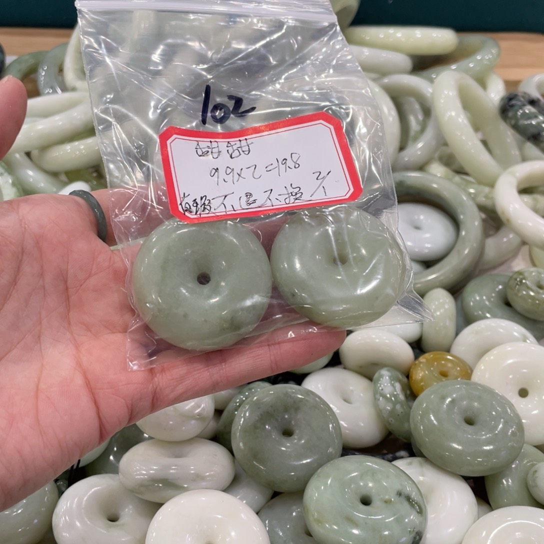 甜***甜蛇纹石玉未镶嵌手镯