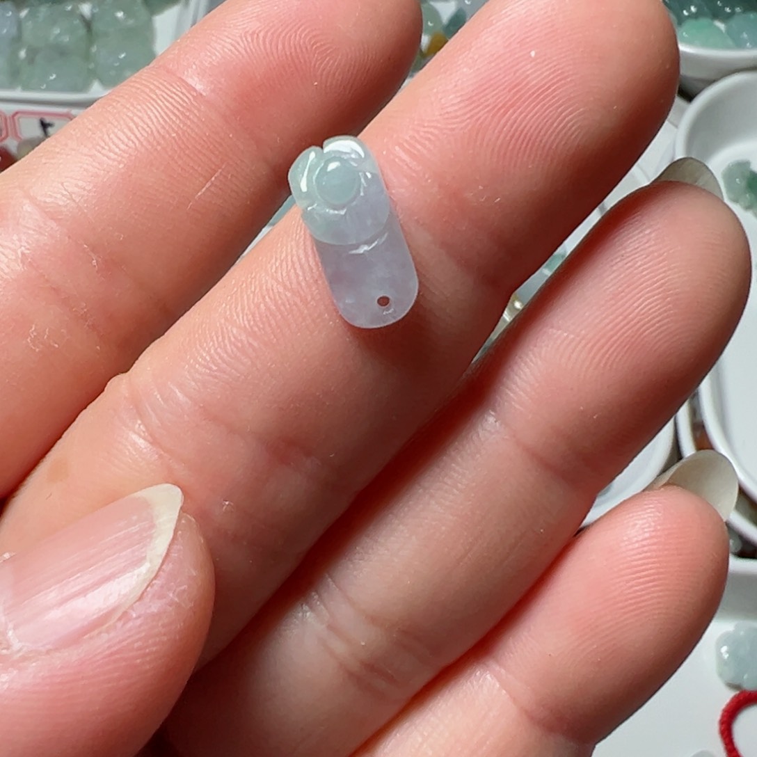 翡翠颈饰未镶嵌果*儿两头孔花花半戒一个