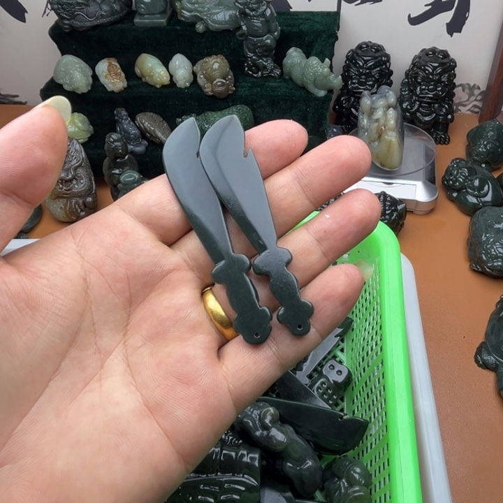 掌***爸和田玉未镶嵌把件