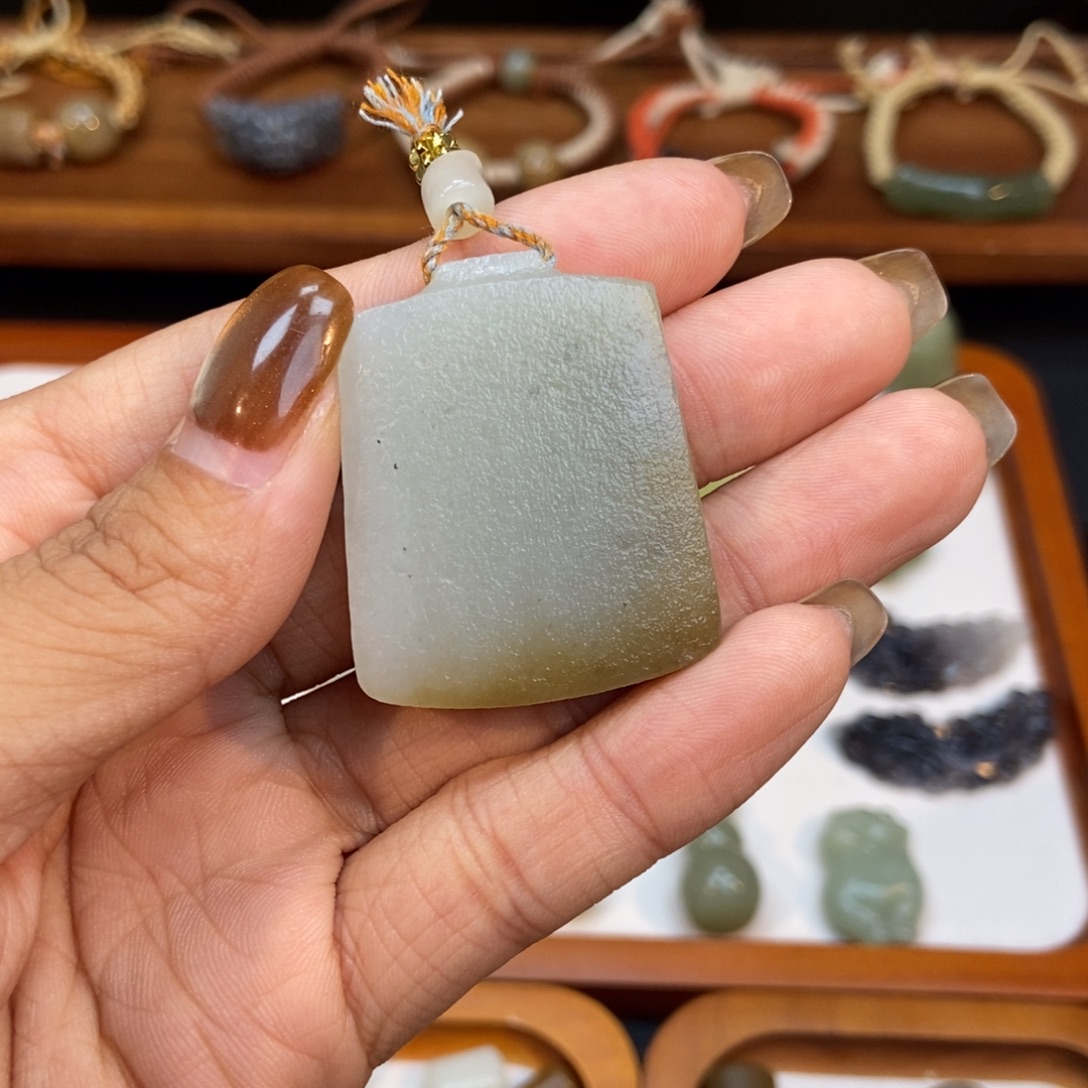 抹***酱和田玉未镶嵌吊坠(不含链)