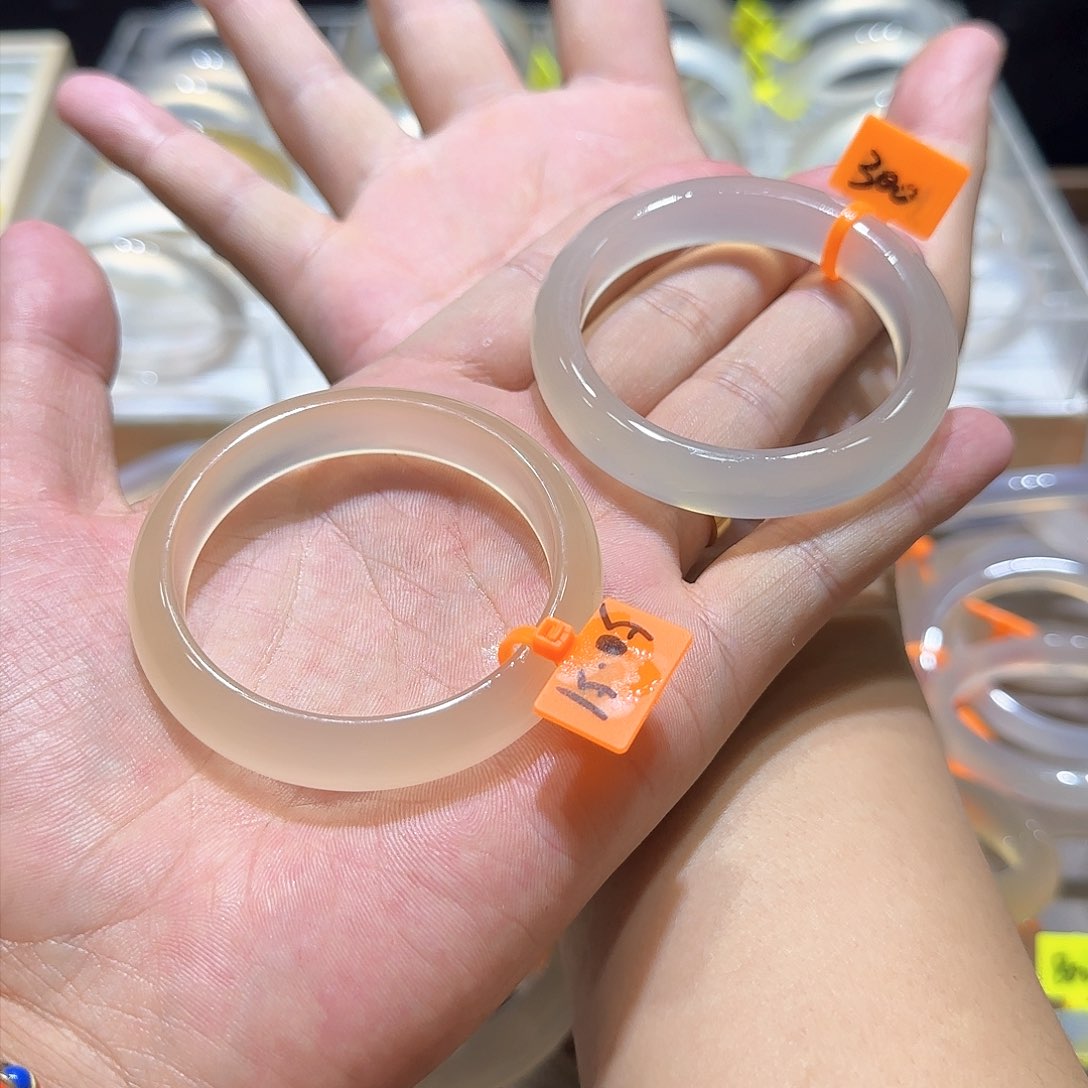 玛瑙/玉髓手镯未镶嵌S****y