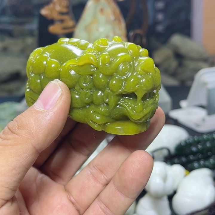 蛇纹石玉手把件未镶嵌