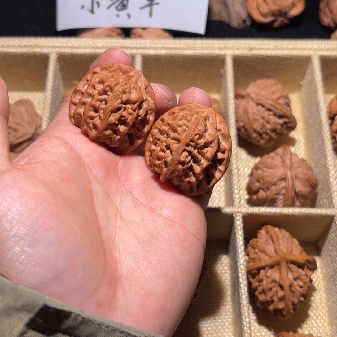 文玩核桃吊坠35红皮小苹果