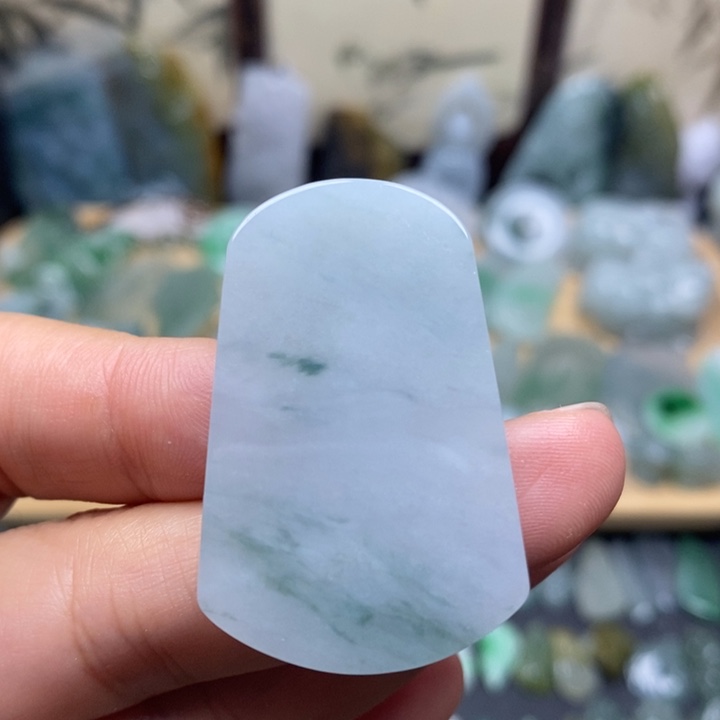 翡翠未镶嵌颈饰无事牌