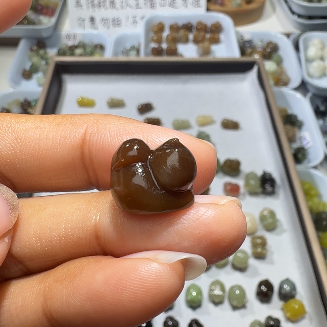 鼓***ᗢ和田玉未镶嵌珠宝奇石