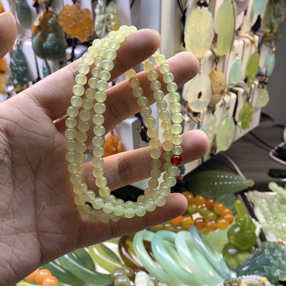 蛇纹石玉未镶嵌颈饰