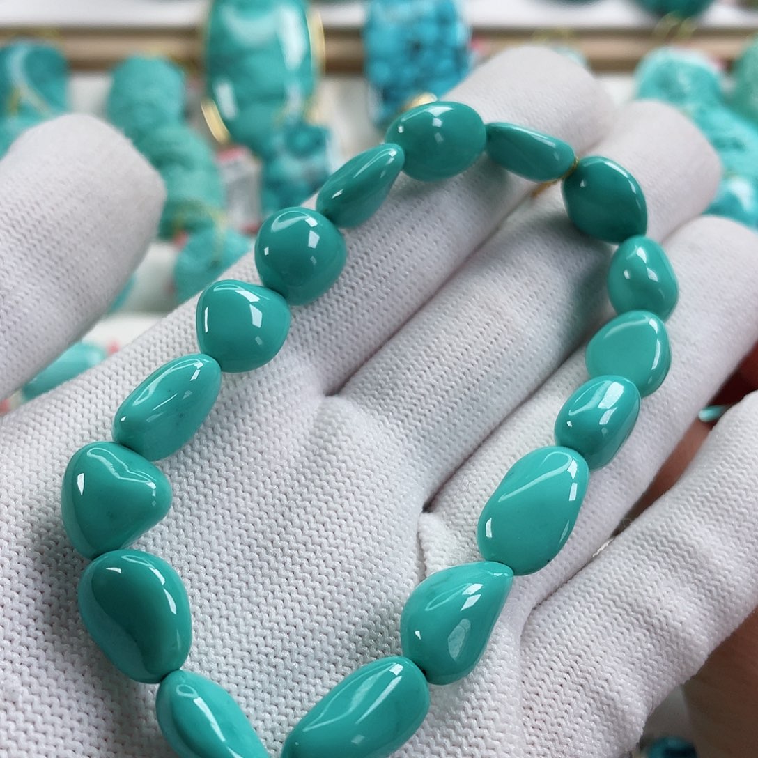 绿松石颈饰未镶嵌