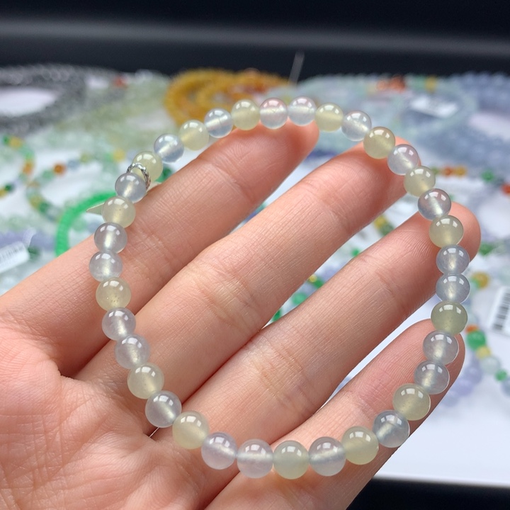 翡翠手镯未镶嵌卡