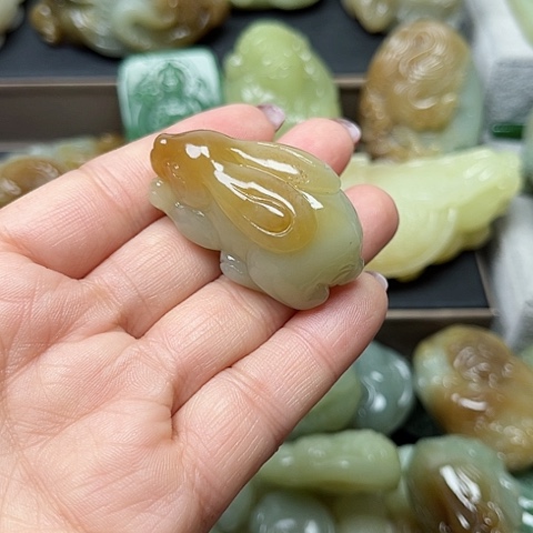 颈饰未镶嵌和田玉七****。