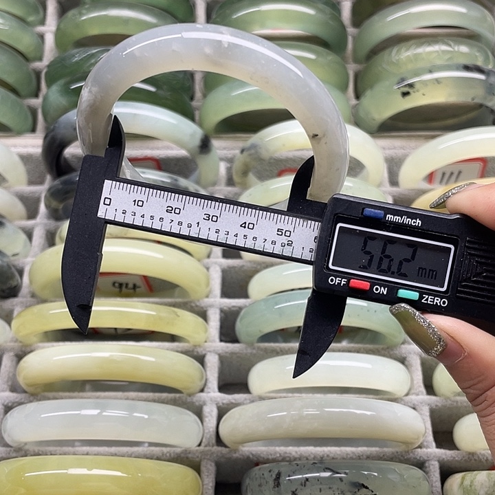 蛇纹石玉未镶嵌手镯86