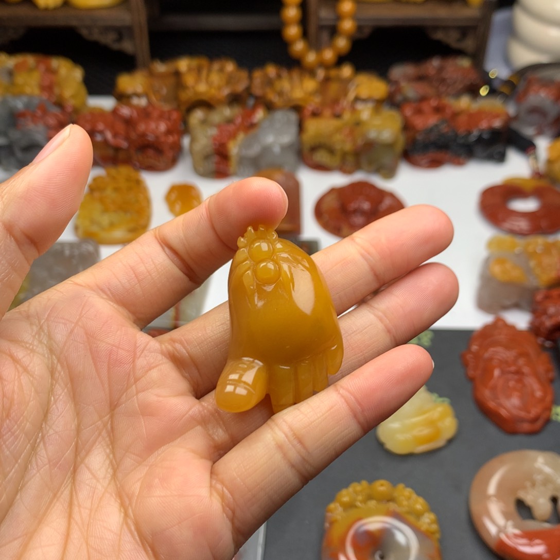 石英质玉（黄龙玉）挂件未镶嵌