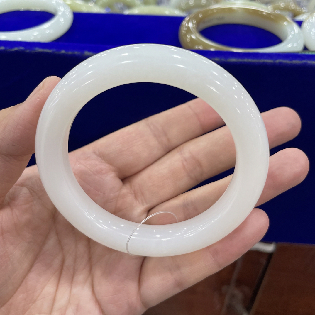 羊脂白手镯58/59圈