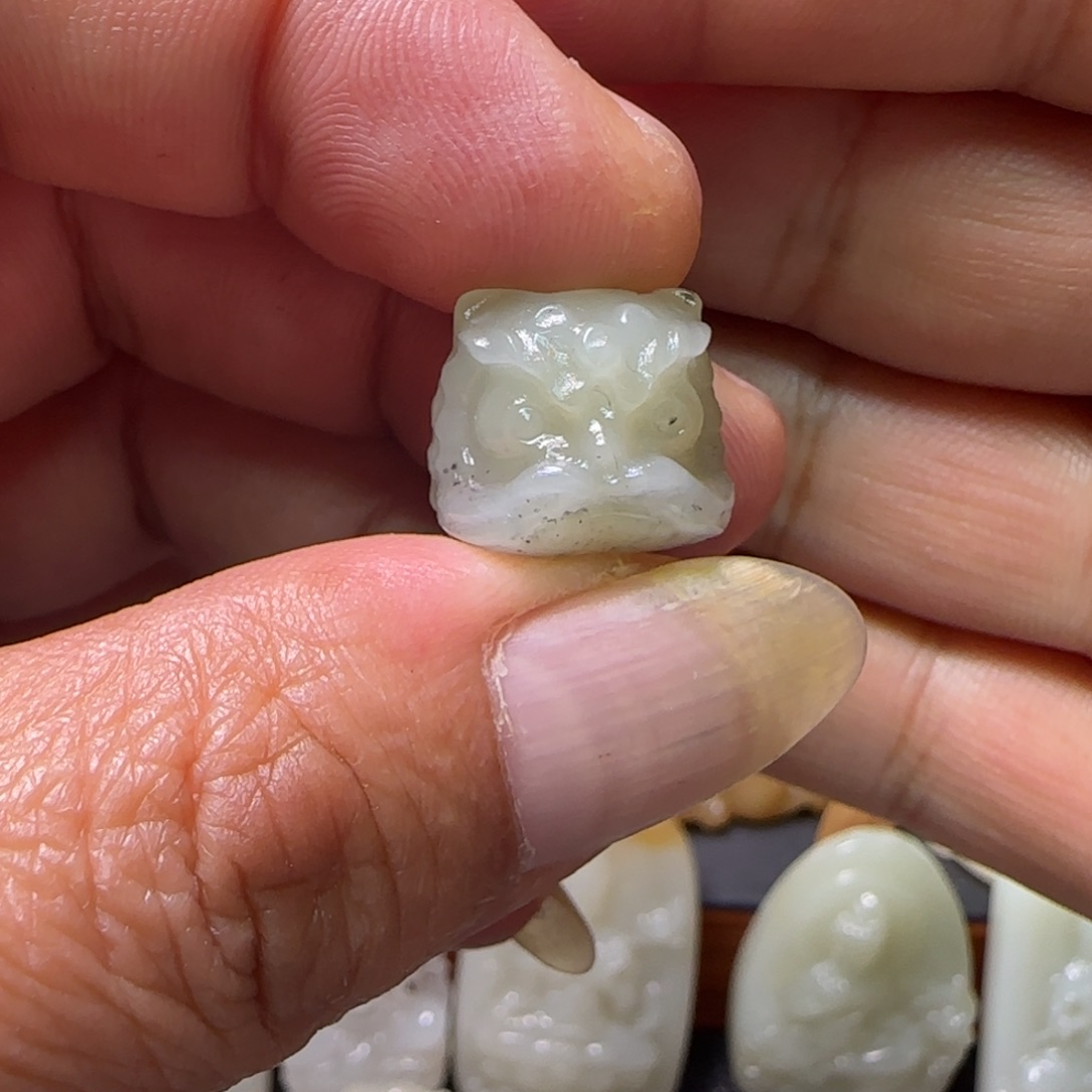 紫***夏和田玉未镶嵌颈饰