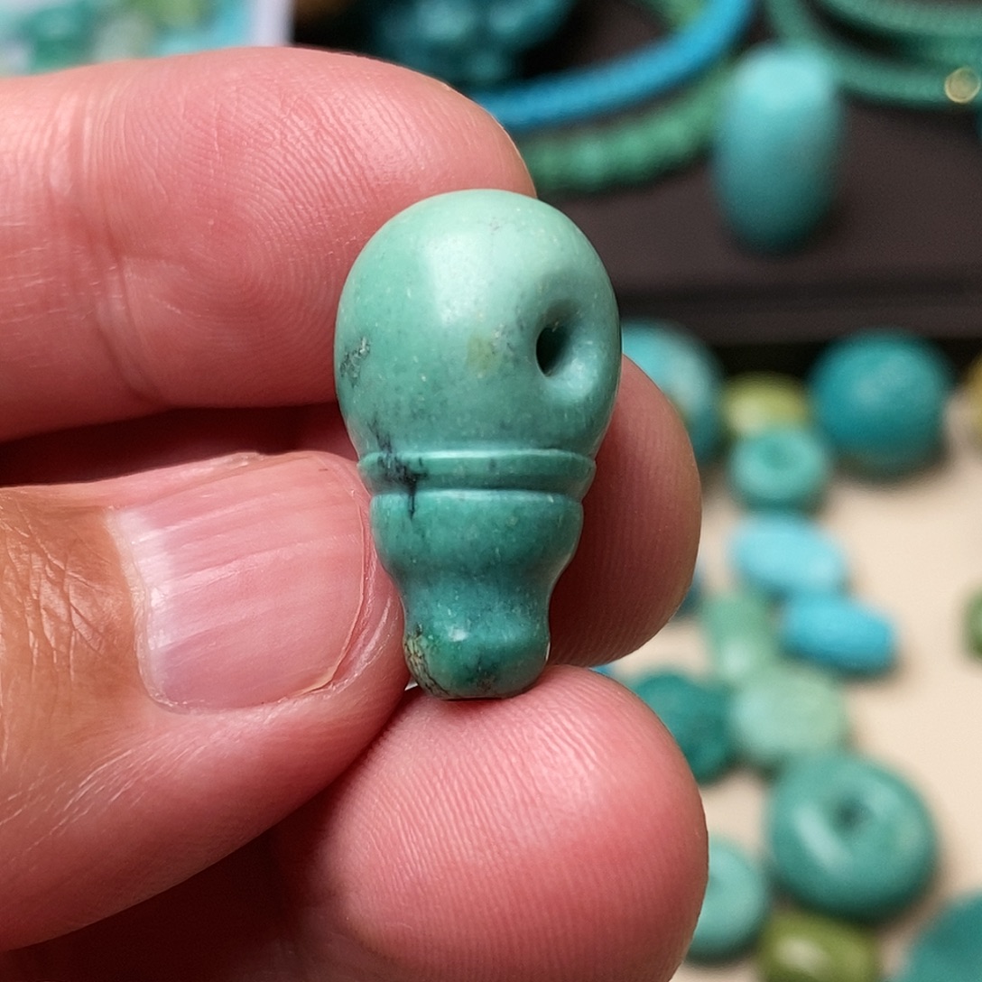 绿松石未镶嵌颈饰