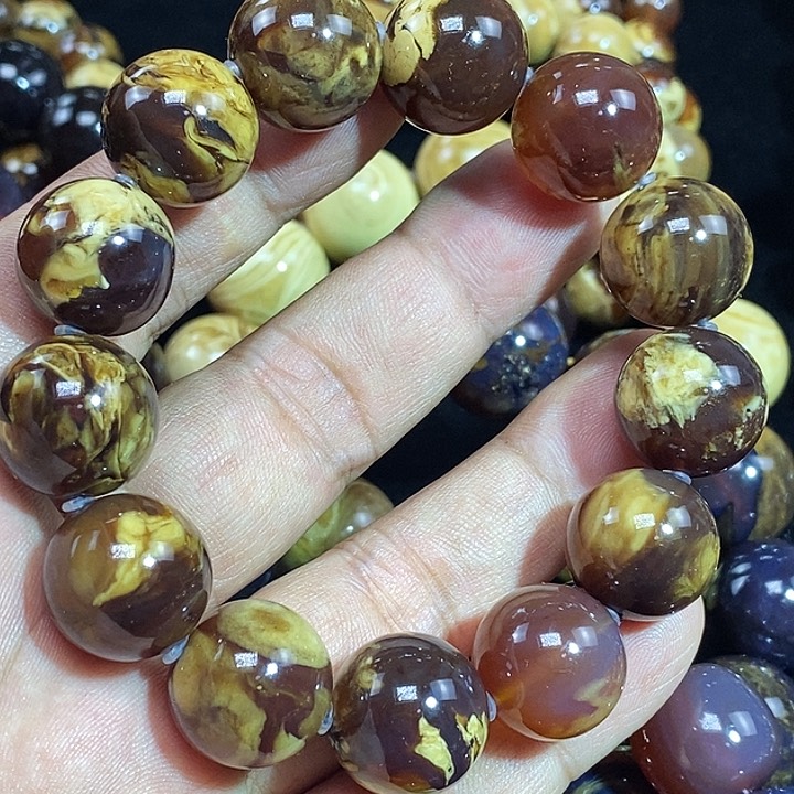 未镶嵌琥珀颈饰一