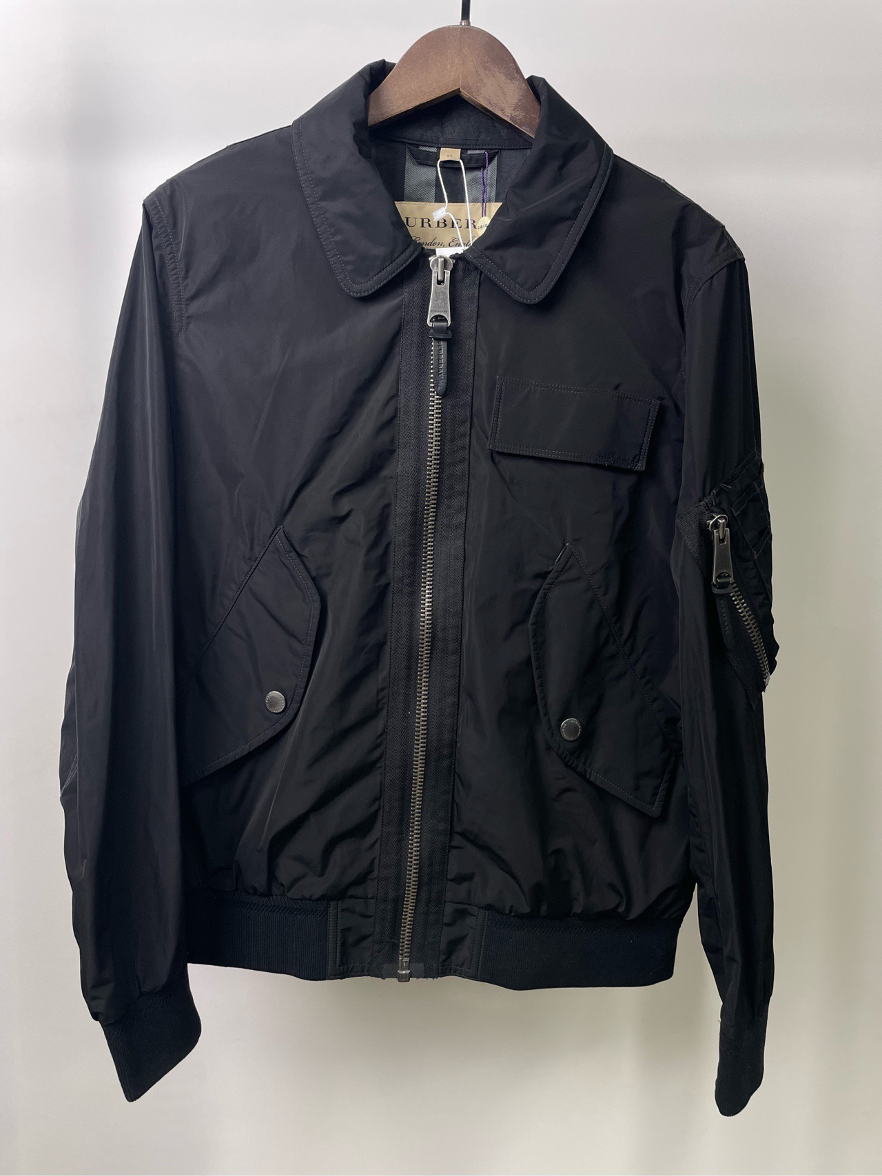 99新 BURBERRY/博柏利 黑色夹克外套/50码/253286