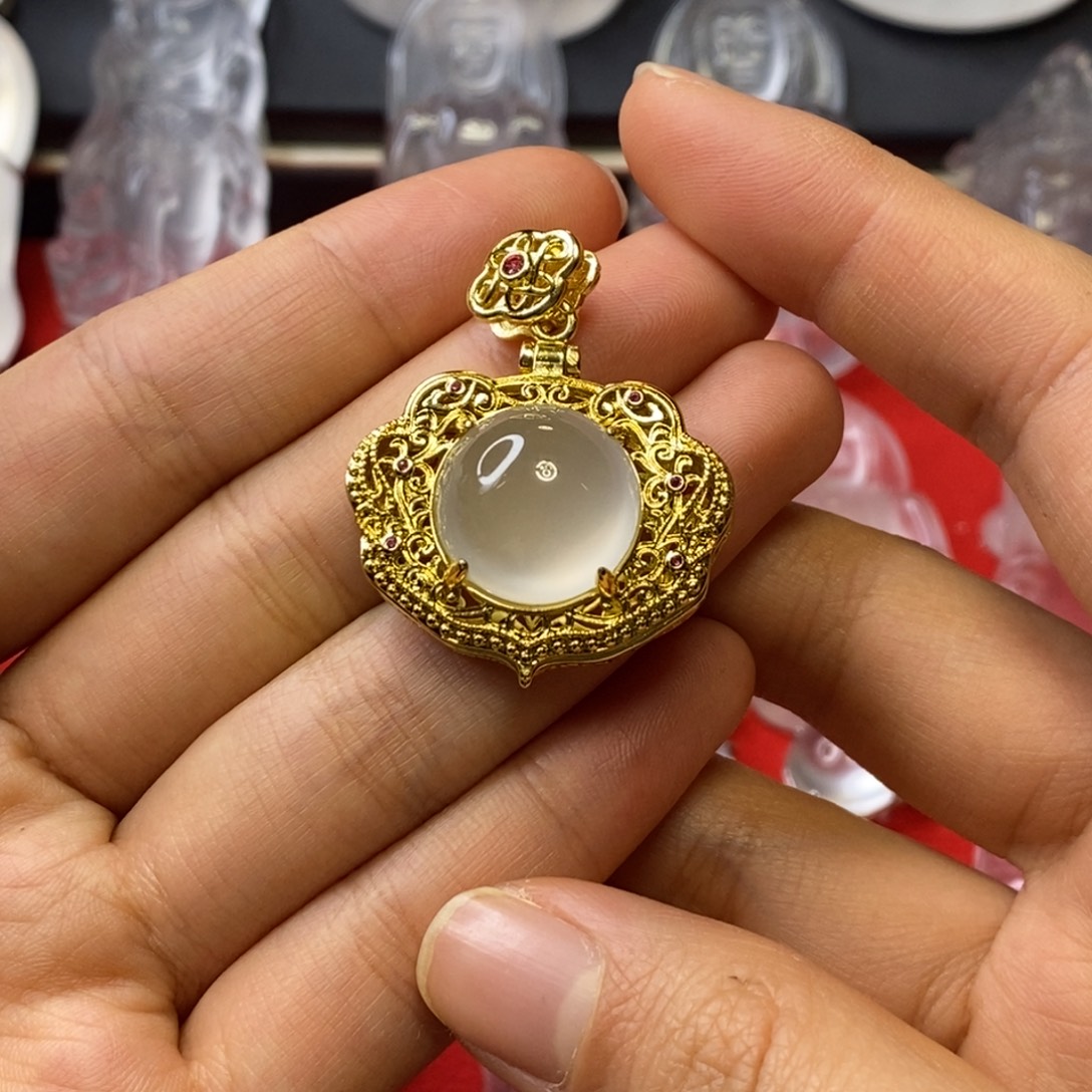 石英质玉未镶嵌吊坠