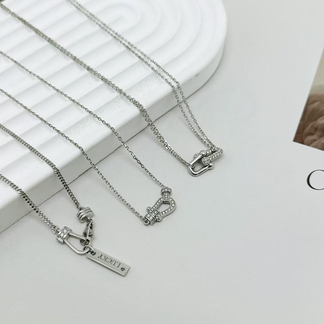 云珑铂金 铂金PT950 马蹄牌 简约项链