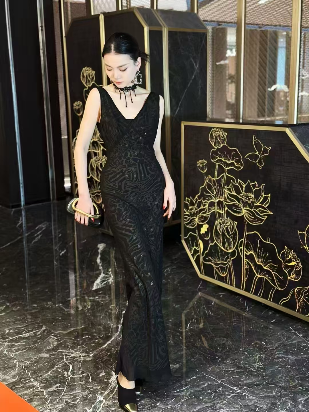 豹纹轻奢洋气华丽V领吊带连衣裙