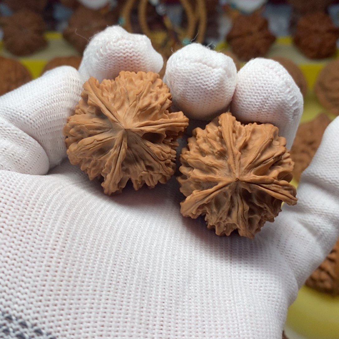 吊坠桃核三棱正奔