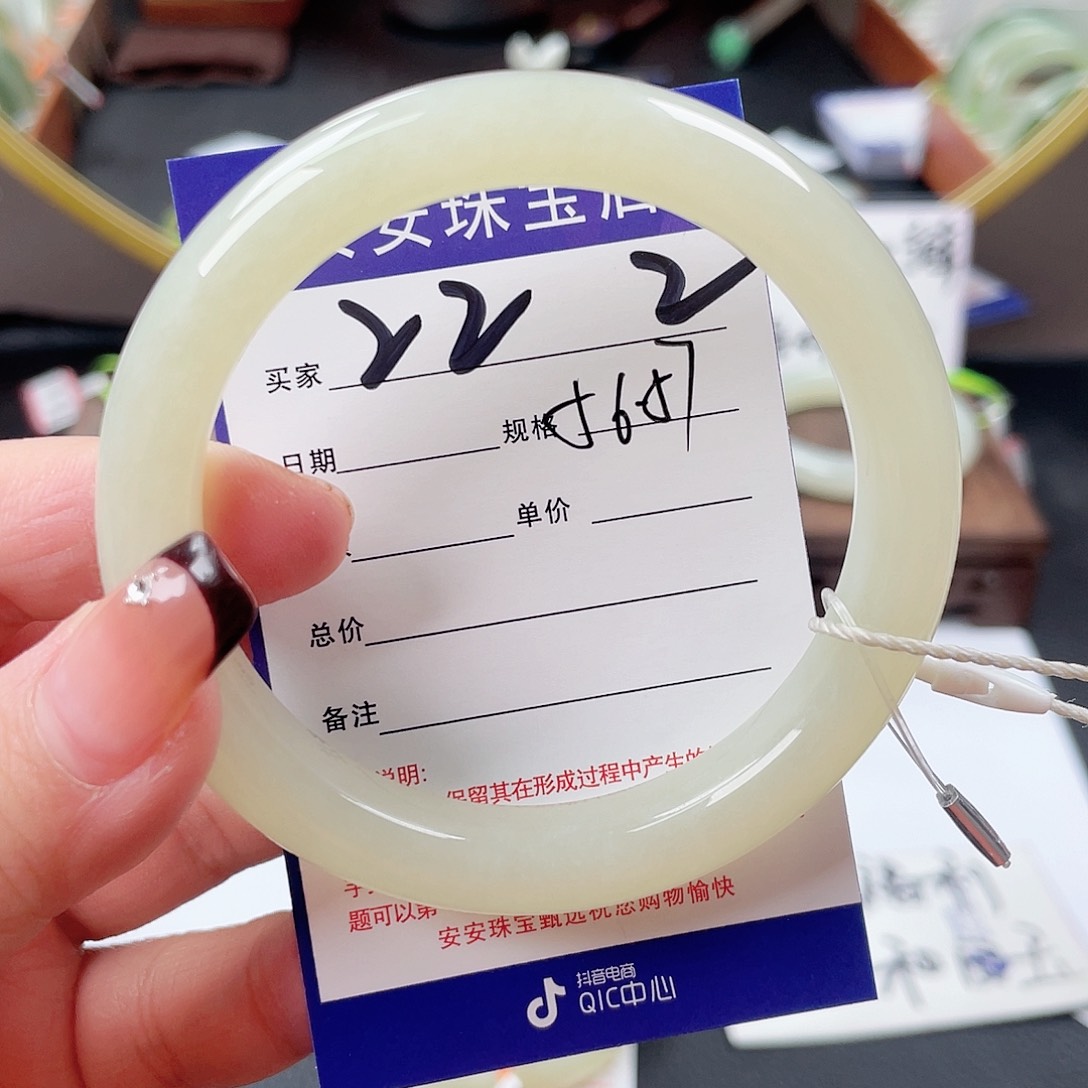 和田玉手镯未镶嵌