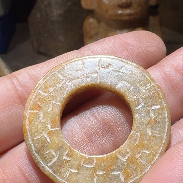 和田玉（糖玉）颈饰未镶嵌人**诗