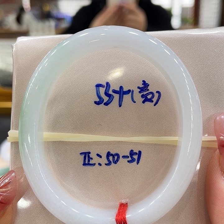 翡翠手镯未镶嵌翡翠手镯