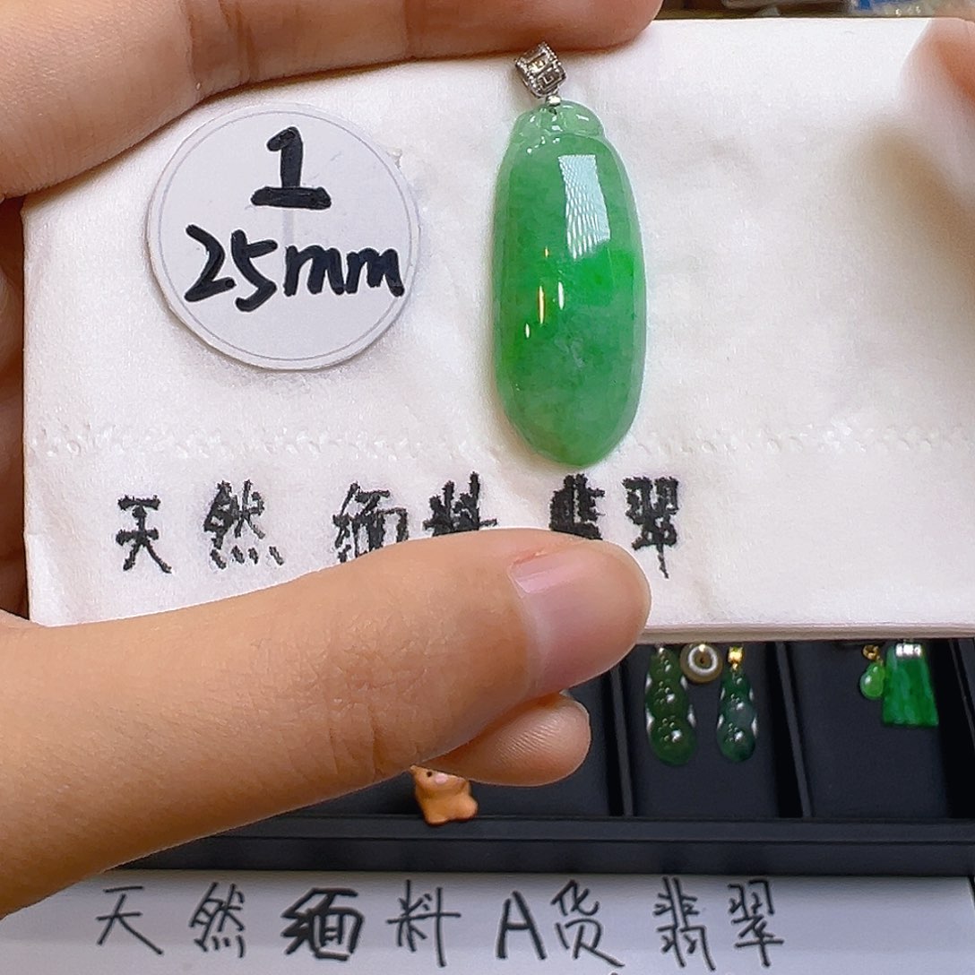 翡翠吊坠(不含链)18K金镶嵌翡翠