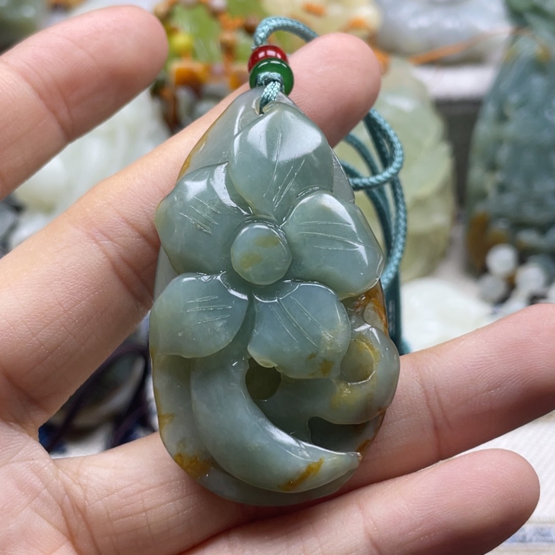 蛇纹石玉颈饰未镶嵌