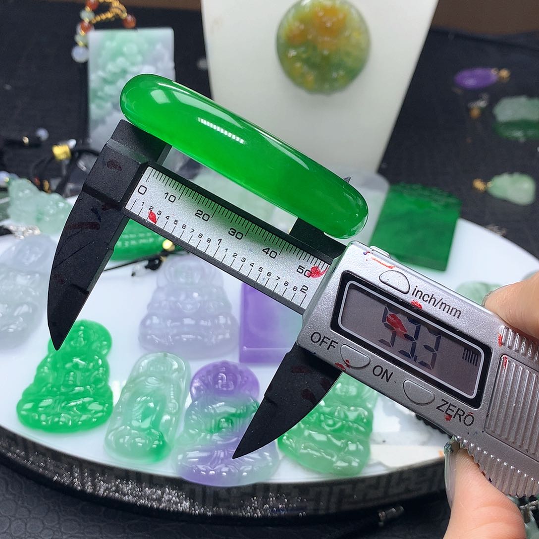 翡翠吊坠(赠链)未镶嵌