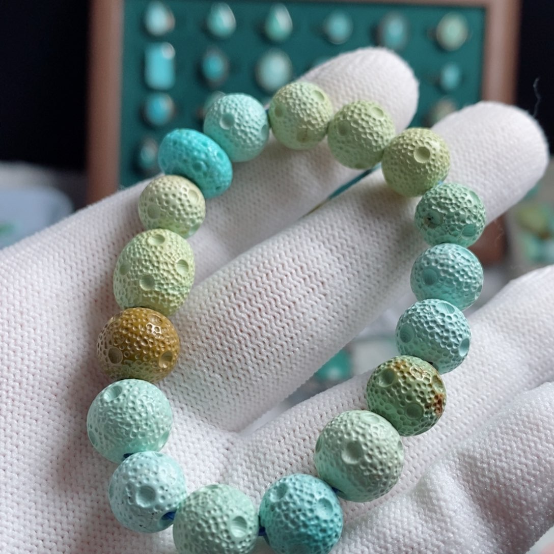 绿松石颈饰未镶嵌